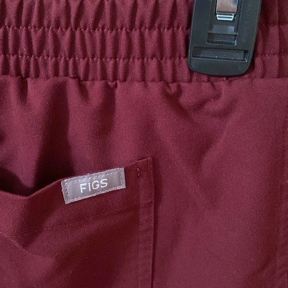 FIGS Burgundy Scrub pants - Picture 5 of 11